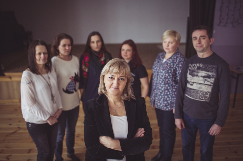 Izabela Mazurek z zespołem pracowników GOKSiR
